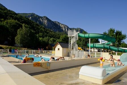 piscine-campinglachataigneraie-arcizansavant-HautesPyrenees
