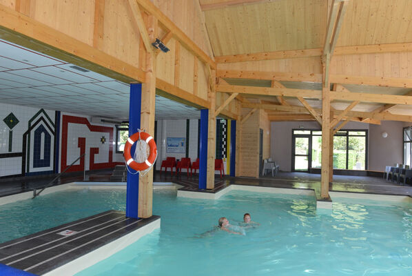 piscinecouverte-airotelpyrenees-esquiezesere-HautesPyrenees