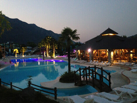 piscinenocturne-3vallees-argelesgazost-HautesPyrenees