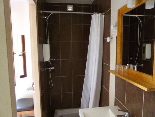 salle-de-bain-chambre-double-simple