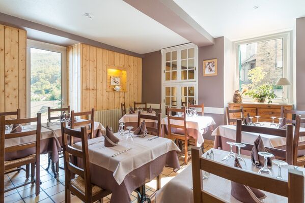 sallerestaurant2-cabaliros-arcizansavant-HautesPyrenees