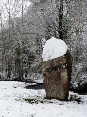 Menhir de la Roche neige