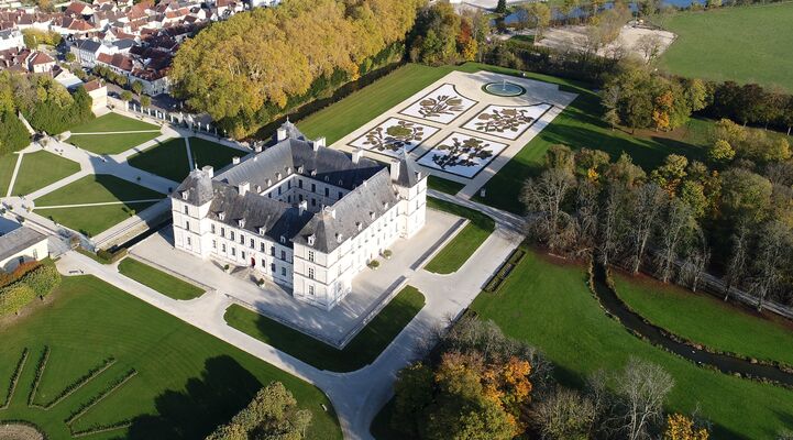 Château d'Ancy-le-Franc vu du ciel