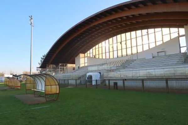 JEUNE-AU-STADE2