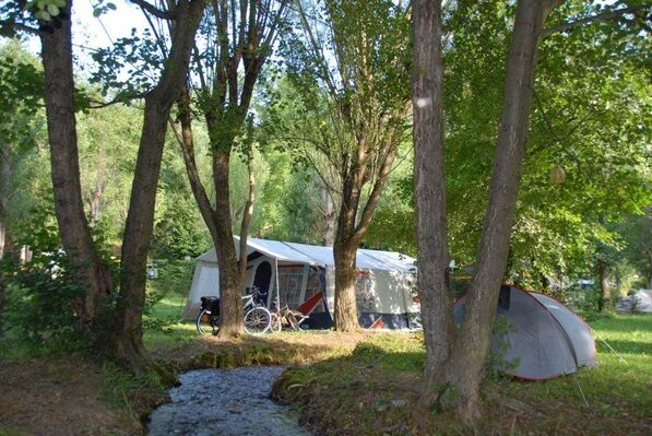 Camping des Grottes à ALLIAT