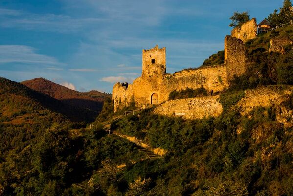 Château cathare de Lordat en Ariège Pyrénées