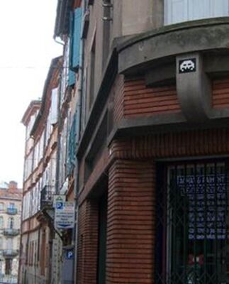 Invaders - artiste invader - montauban- street art - mosaique - visiter montauban