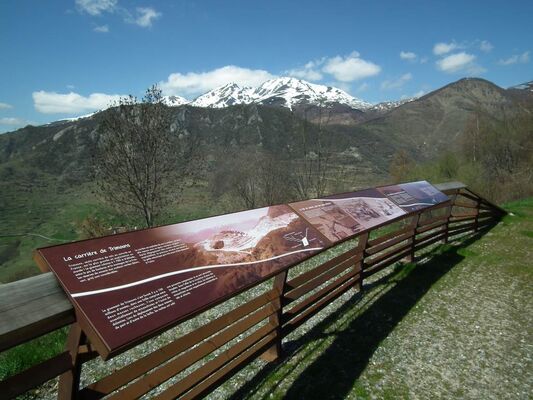 Vue de la carrière de talc de Trimouns