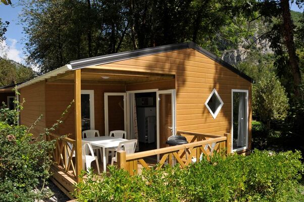 Camping des Grottes à ALLIAT
