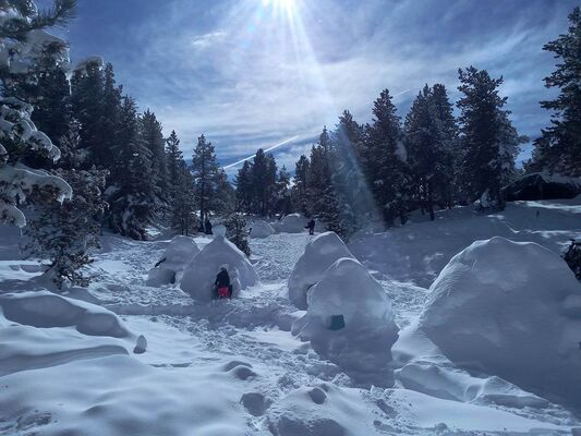 Village igloos Angaka
