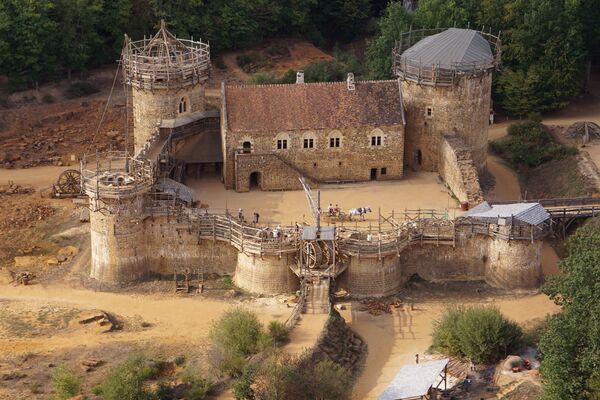 vue aerienne de Guédelon, juin 2018