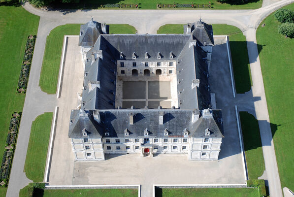 Château d'Ancy-le-Franc, vu du ciel
