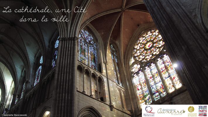La-cathedrale-une-cite-dans-la-ville-
