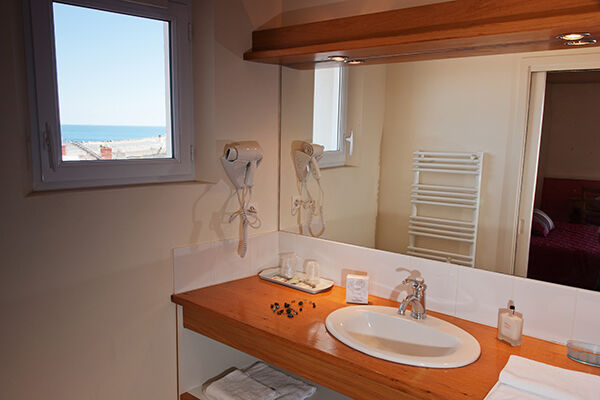 salle-de-bain-hotel-les-voygeurs-ile-yeu-635