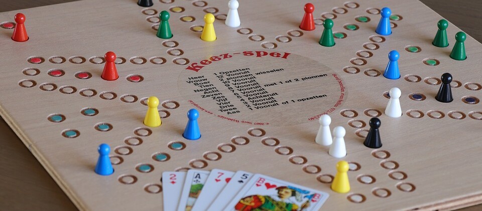 jeu de société. CP MarjonBesteman.jpg