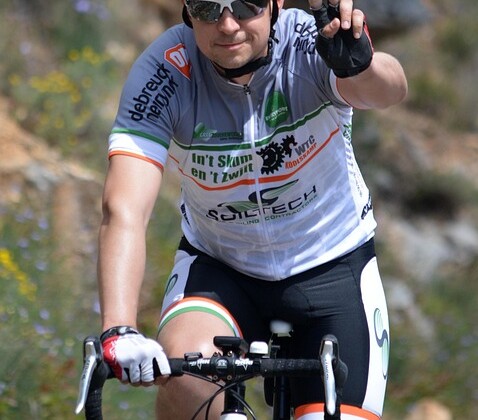 cyclist-1411332_960_720.jpg