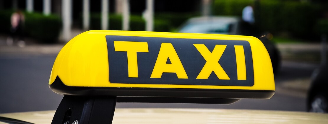 taxi-3504010_1920.jpg