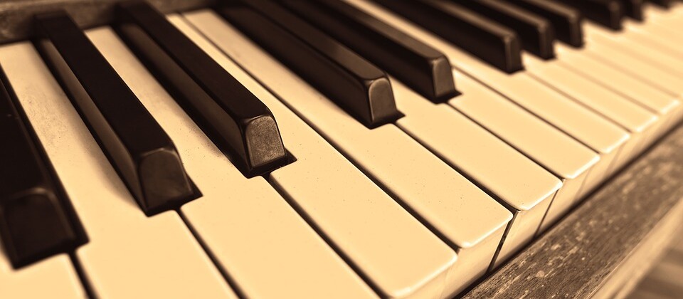 piano. CP MabelAmber.jpg