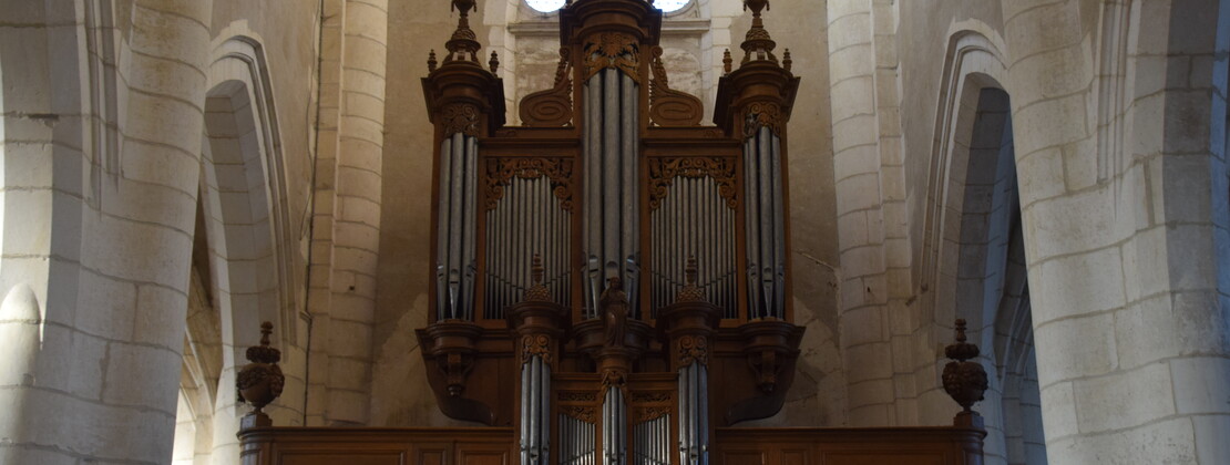 Orgue de l'église de Chaource.JPG