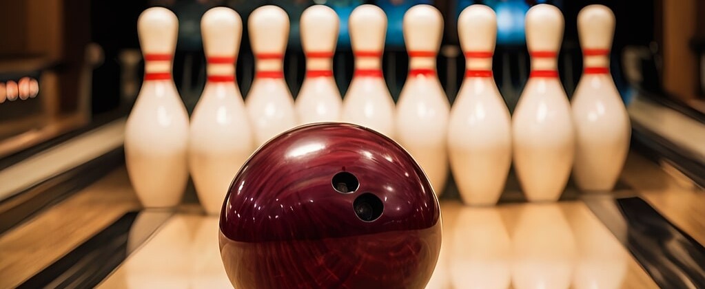 bowling-alley-8770911_1280.jpg