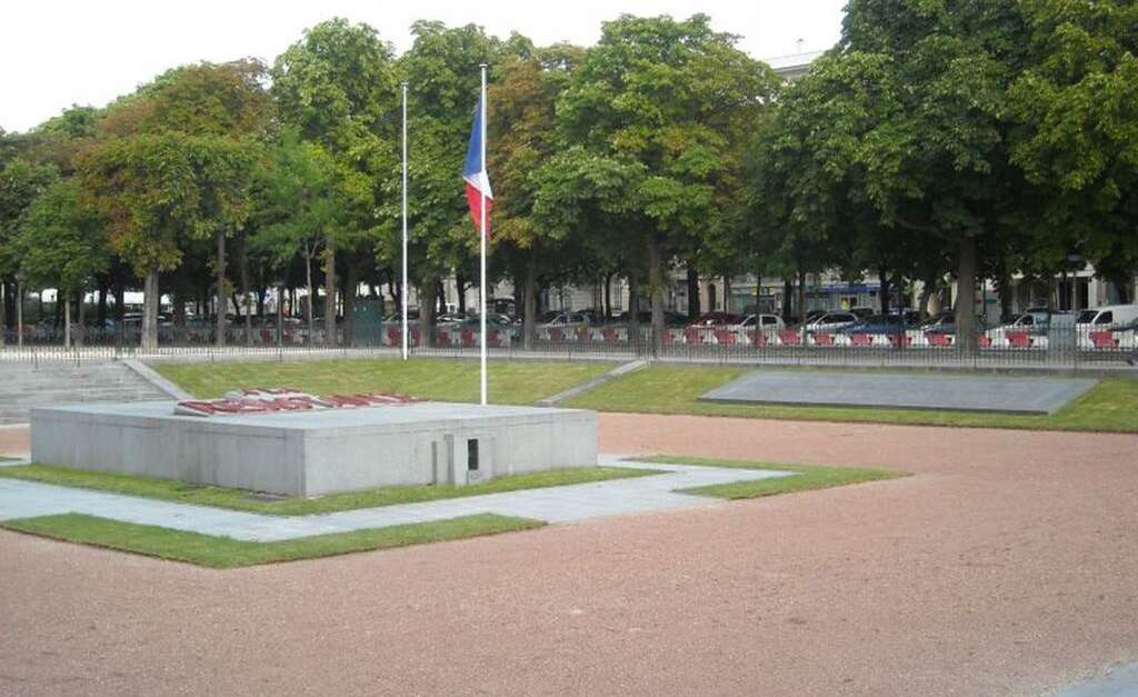 Monument aux Martyrs de la Résistance et de la Déportation Bezienswaardigheid en historisch Monument aux Martyrs de la Résistance et de la Déportation Bezienswaardigheid en historisch