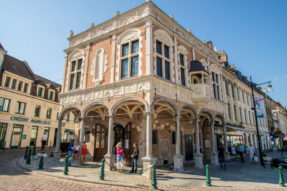 Extérieur de la Boutique du Pôle d'Information Touristique d'Aire-sur-la en 2016