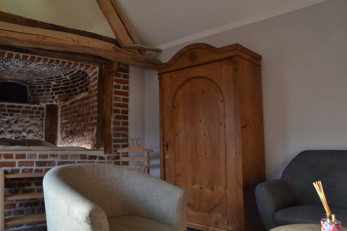 Studio meublé four à pain_salon