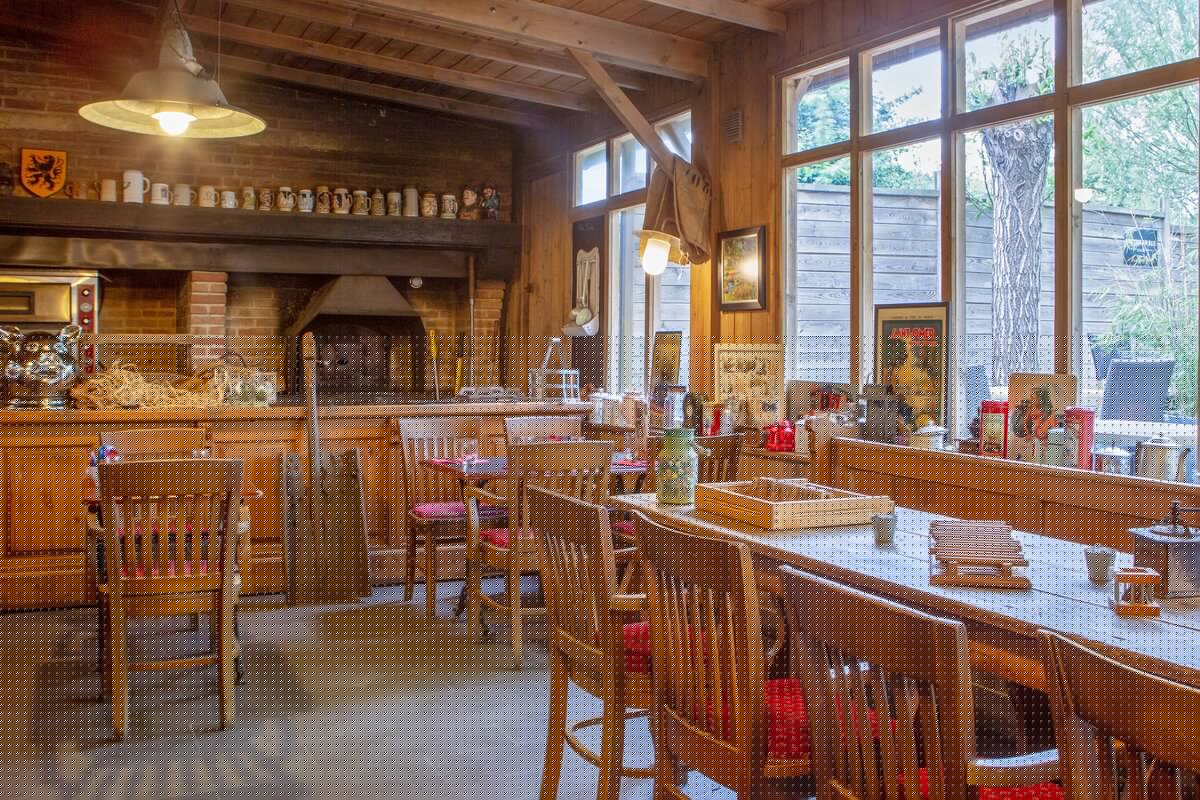 LA BAGUERNETTE by ISNOR salle côté four à bois