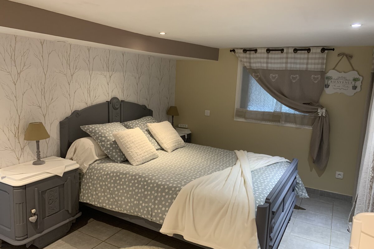 Chambre parentale avec accès salle de bain