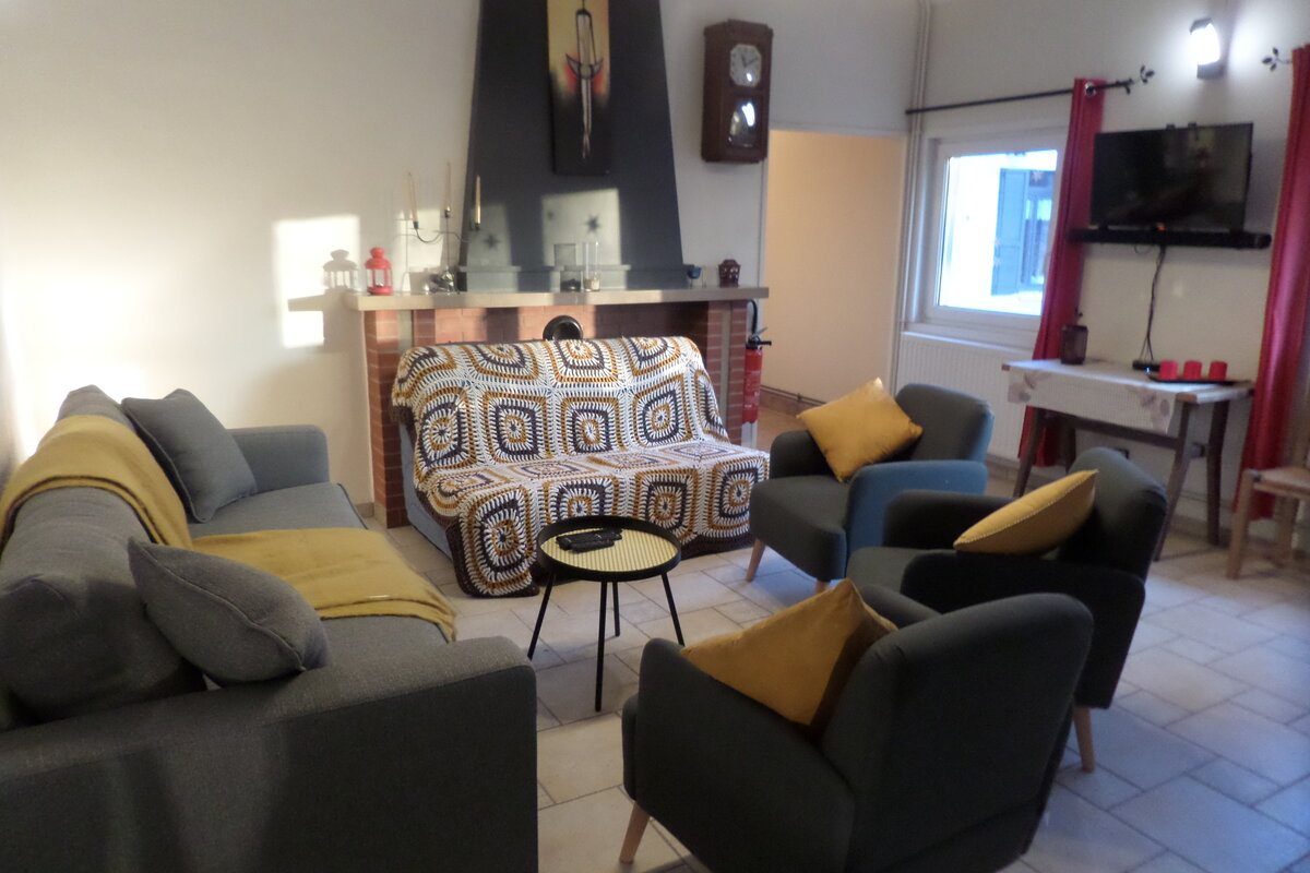 Meublé de la Haute Lys, salon-salle à manger