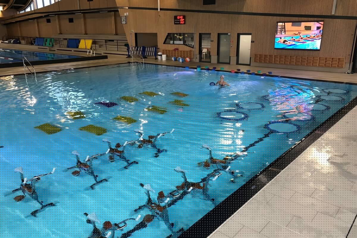 Aa piscine, intérieur