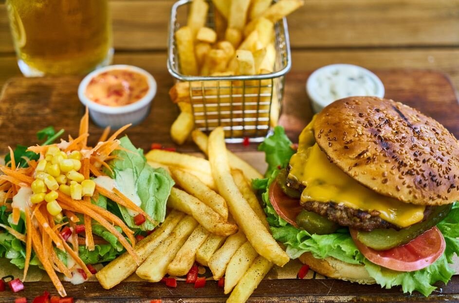 brasserie_burger crudités -photo illustration non contractuelle © DR