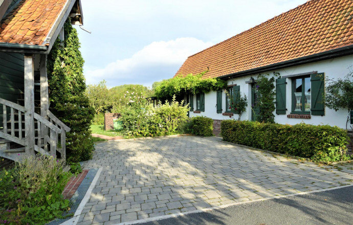 Le-Point-du-jour_Cour