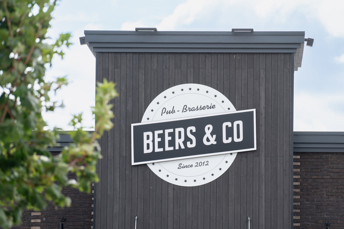 Façade Beer's & Co - Aire-sur -la-Lys en 2024