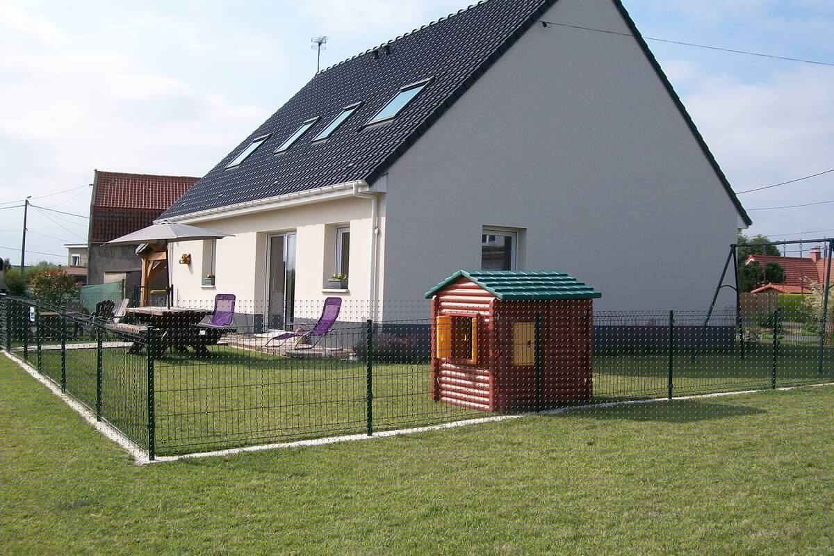 Façade arrière de la maison donnant sur la rivière
