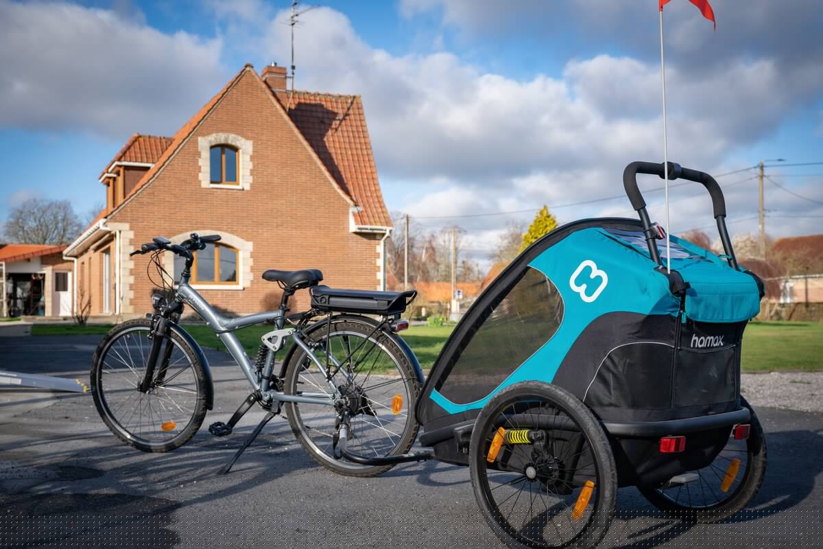 Vélo AE et chariot - Gîte du Cluse - Éperlecques