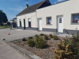 Façade avant avec parking privé