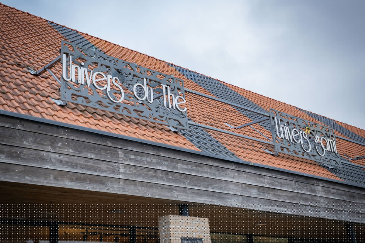 Enseigne Univers Garni - Décembre 2025