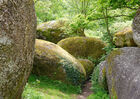 rocher-branlant-jardin-chirons-pw-6014-2000.jpg