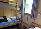 Argentonnay-camping-du-lac-dhautibus-chalet-chambre2-sit.jpg