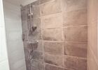 chambroutet-chambres-dhotes-la-belle-lurette-rouge-encre-douche.jpg