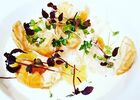 Langoustines pochées minute dans un bouillon de champignon émulsionner pomme de terre ratte confites au beurre