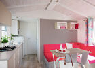 190415CampingDuDomaineDuSurgie_Figeac_SuperMercureCuisineSalon