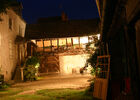 Cour fermée by night