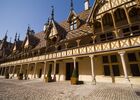 cour-hospices-de-beaune---beaune-tourisme---f-vauban-min_30089439325_o