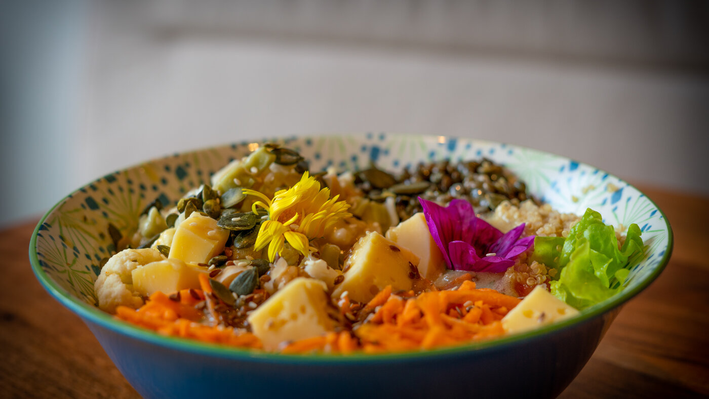 Bol aux fleurs comestibles