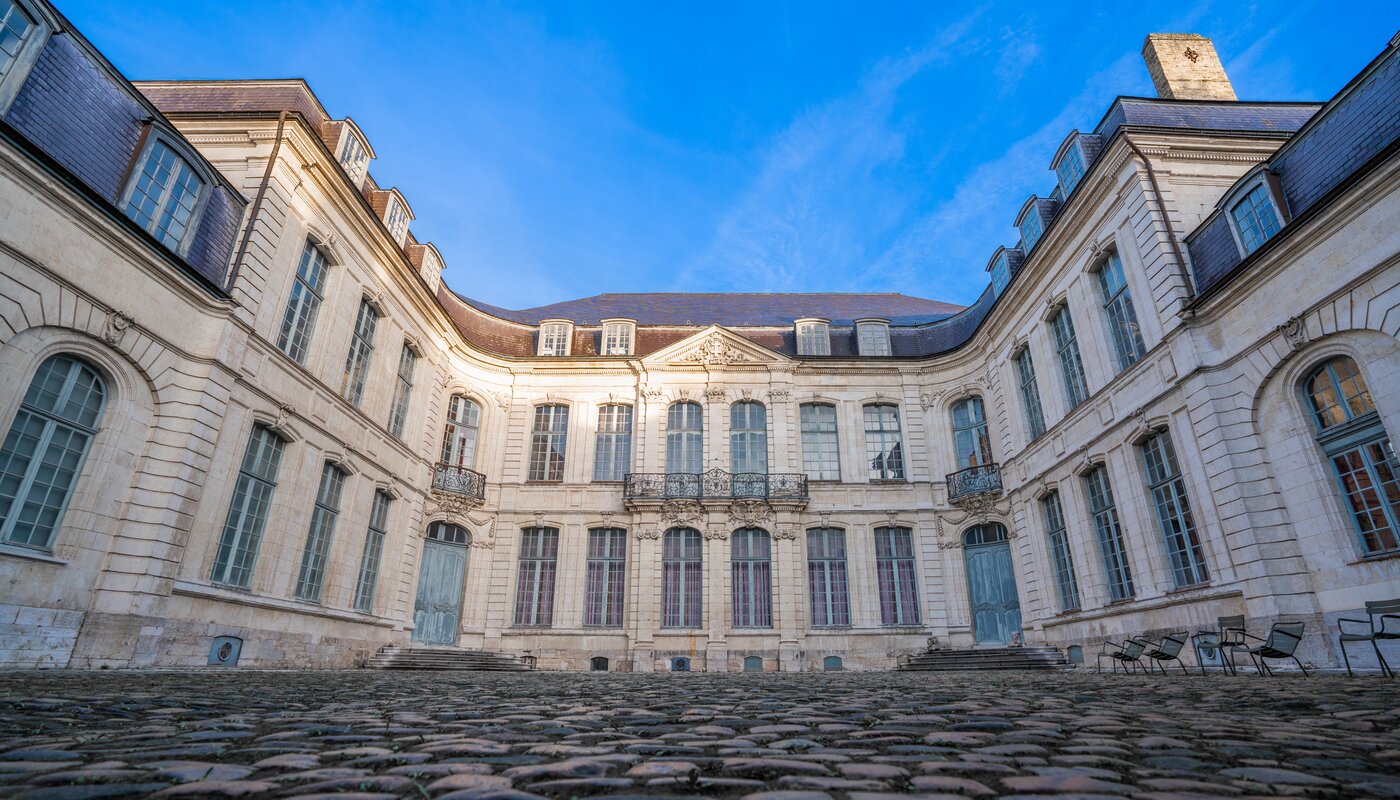 Musée Sandelin Cour Portail SAINT-OMER