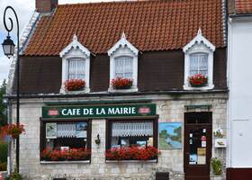 Maison Place de la Mairie TOURNEHEM-SUR-LA-HEM © Carl Peterolff (1)