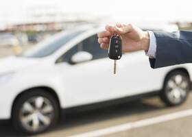 businessman-with-keys-front-car