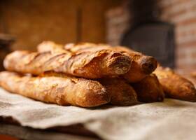 pain baguettes feu de bois_photo d-illustration-non contractuelle © Droits Réservés